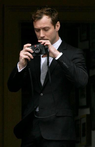 Jude Law with his Leica M6