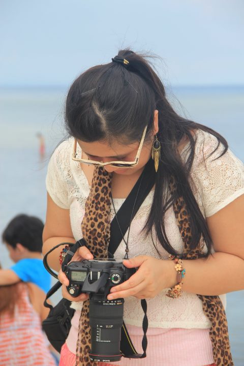 Tatum Albarico with her Nikon D90.....bwahahahaha! baket di pwede sumali ang jologs?! haha